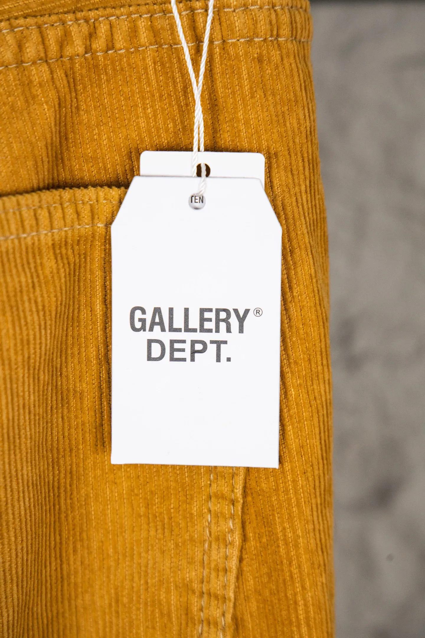 Style number: M393 P250 GALLERY DEPT Khaki corduroy embroidered bootcut jeans trousers Code number: 28 30 32 34 36
